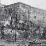 1941 Conjunto de la Catedral desde la Calle Cádiz. A la izquierda, ruinas del Palacio Episcopal, construido a comienzos del siglo XX sobre los restos del Hospital del Santo Espíritu (siglo XIV); a la derecha, fachada sur del claustro
