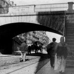 ¿Año? El viejo puente de Vargas desde Atarazanas. Al otro lado del puente, La Ribera