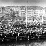 1922 Despedida de la quinta del 21 junto a Calderón de la Barca. Detrás de los edificios de ésta asoman los de la Calle Cádiz, que por el otro lado dan a Ruamayor. La calle transversal del centro de la imagen es Arce Bodega (actual Isabel II)