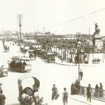 1884 Plaza Velarde desde el puente
