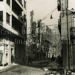 1941 Ruinas de la Calle Lealtad desde La Ribera. A la izquierda, Edificio Ubierna (se salvó del incendio; actualmente en la esquina de Lealtad con Calvo Sotelo)