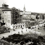 Años 40. Con la "Reconstrucción", el lugar de la Calle de La Compañía lo ocupó, aproximadamente, la nueva Juan de Herrera. El nivel de la calle se bajó, dejando la iglesia elevada sobre una terraza (nótese, además, que se ha retirado la espadaña)