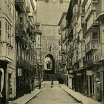 1911-1913 Calle del Puente desde el norte. Al fondo, la Catedral