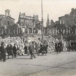 1941 Las ruinas en torno a la Plaza Vieja desde Atarazanas. Se ven al fondo la iglesia de La Compañía, los almacenes de Pérez del Molino y la iglesia de los Jesuitas (no afectada por el incendio) 