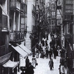 1905 Calle San Francisco desde el oeste. La calle que cruza es Lealtad. Al fondo, Plaza Vieja
