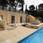 Pool house - Restauration d'une fresque et façade à la chaux ocre jaune. Cannes