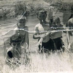 1957. Niños en el río. Emilio Olmos