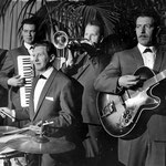 QUINTET CEES V.D. HEIDEN ca. 1965 vlnr: Toon van Engelen - Cees v.d. Heiden - Wim Schimmel - Jan van Engelen - Quirein Verstijnen (fotocollectie: Wim Schimmel)