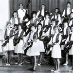 ACSETA met links orkestleider/gitaarleraar Jos Cleiren