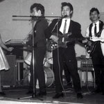   THE PACIFIC STRANGERS met zangeres MEITY HARMANUS (fotocollectie: Andrew Jaspers) 
