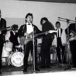   THE PACIFIC STRANGERS vlnr: Arnold Bulham - Ronny Harmanus - Edwin Horst - Eddy Bisch - Frans Harmanus - Jimmy Jaspers (fotocollectie: Andrew Jaspers)  