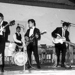   THE PACIFIC STRANGERS vlnr: Frans Harmanus - Arnold Bulham - Ronny Harmanus - Edwin Horst - Jimmy Jaspers - Eddy Bisch (fotocollectie: Andrew Jaspers) 