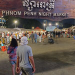 ingang van de  nightmarket van Phnom Penh
