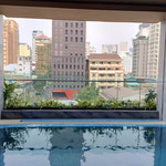 Zwembad op de zesde etage van Sensory Park Urban Hotel, Phnom Penh