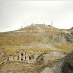  Bâtiments en ruine au col de Sencours 2378 mètres.