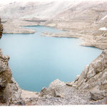 Lac de Tuqurouye 2592 m vu du plus ancien refuge 2666 m posé sur la brèche