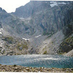 Le lac supérieur de Batcrabère 2180 à l'arrière le col Noir, passage pour le Balaïtous