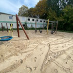 Spielplatzsicherheit. Spiel- und Fallschutzsand Pflege