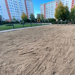 Spielplatzsicherheit. Spiel- und Fallschutzsand Pflege