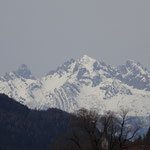 auf den Bergen liegt noch viel Schnee