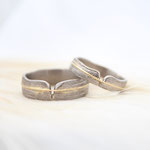 "Spirit" Eheringe Weissgold mit feinem Gelbgolddraht 750, Damenring 1830.- / Herrenring 2685.-