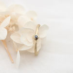 "Tintenherz" - feiner Gelbgoldring mit schwarzem Diamant, 485.-