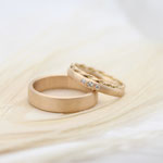"Amy" - Eheringe Roségold 750, Damenring mit 3 Brillanten 1500.- / Herrenring 2700.-