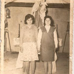 Año 1964 Dentro de la antigua capilla "Virgen del Carmen" En la foto se puede observar a la señora Alberta Martínez.