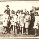 Año 1970 Lugareños al costado de la capilla virgen del carmen. Están: Alberta Martinez, Manuel Valenzuela Pico, Lucila Monzón,