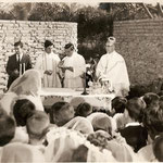 Año 1972 Fiesta patronal con el monseñor Rolón y el padre Francisco Romero.