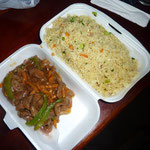 unser Abendessen von T-Havana: Fried Rice mit Beef-Sauce, lecker!