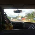 Evans zeigt uns die ghanaisch-togolesische Grenze