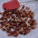 Bacon sendo "escorrido" antes de ir para o risoto