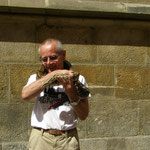 Erwin als Schlangendompteur in Prag 2015