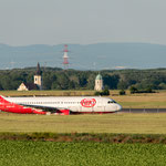 Airbus A-320 Niki, Hintergrund der Ort Fischamend