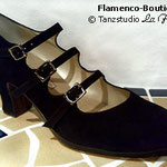 Flamenco-Tanzschuh (Herst.: B. Cervera / Modell: TRES CORREAS in Wildleder)