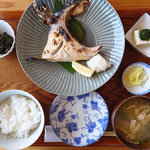 焼き魚の定食　photo:市川虎汰朗