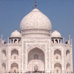 Le mausolée du Taj Mahal a été construit à Agra en Inde au XVIIème s ap J.C. par l'un des descendants de Babur (photo : Phil Servedio, 2004)