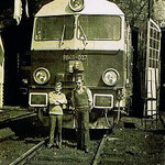 SU46- 037 w lokomotywowni Jelenia Góra -1978r, maszyniści-Banach Roman ( z lewej) Wisniewski Krzysztof ( z prawej), ze zb. R.Banacha