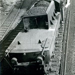 Ty2-(?) opuszcza stację w Jeleniej Górze w kierunku podg Dębowa Góra. Jelenia Góra  ok. 1970, ze zb. H.Magonia