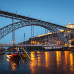 Ponte de D. Luís in der blauen Stunde (Porto, Portugal)