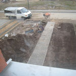26.01.2011 - Blick zur Straße heraus, der Weg ist fertig und der Stellplatz in Arbeit