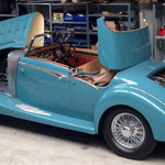 Hispano-Suiza 68bis uit 1934, 11,3 liter, V12, 250 pk met een carrosserie van Saoutchik. Oorspronkelijk was deze motor ontwikkeld uit een J12 motor met een langere slag voor de autorail van de Franse spoorwegen.