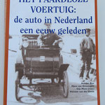 Het paardloze voertuig: de auto in Nederland een eeuw geleden. Ariejan Bos, Hans van Groningen, Gijs Mom en Vincent van der Vinne, 1996.
