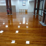 Plastificado de pisos de madera de pinotea, AYSA