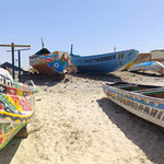 Pirogues décorées du port de Nouakchott en Mauritanie