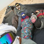 Voyageurs prêts à dormir sur le train minéralier en Mauritanie