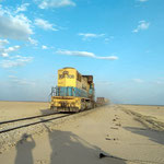 Train du désert arrivant à Nouadhibou en Mauritanie