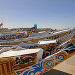 Belles pirogues décorées à Nouakchott en Mauritanie