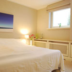 Schlafzimmer mit Doppelbett